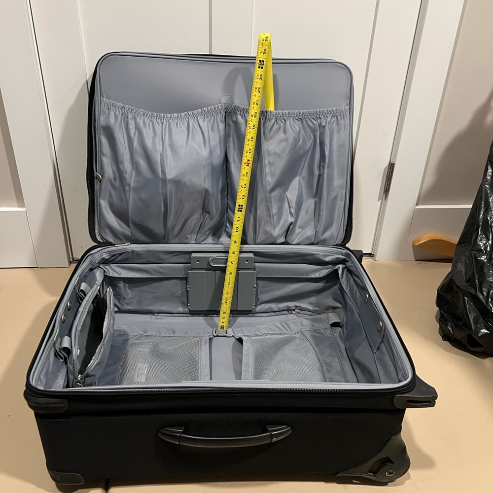 Briggs & Riley Sleek Black Suitcase - Picture 12 of 17